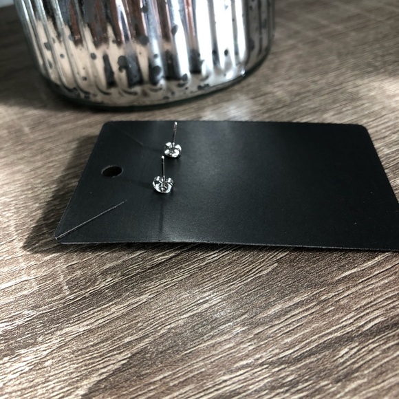 NEW Luxury CZ simulated Diamond Earrings - Picture 3 of 3